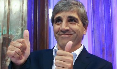 Luis Caputo anuncia baja de impuestos a la importación de ropa y calzado