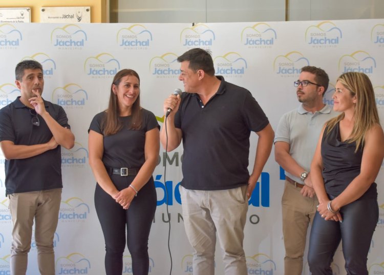 La Municipalidad de Jáchal incorpora 10 empleados municipales a planta permanente