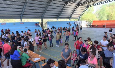 Comienza la entrega de Kits Escolares a quienes asistieron a las colonias de verano