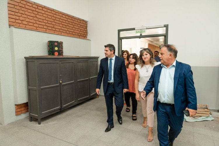 El gobernador Orrego recorrió la obra de refacción en la escuela Cecilio Ávila de Rawson