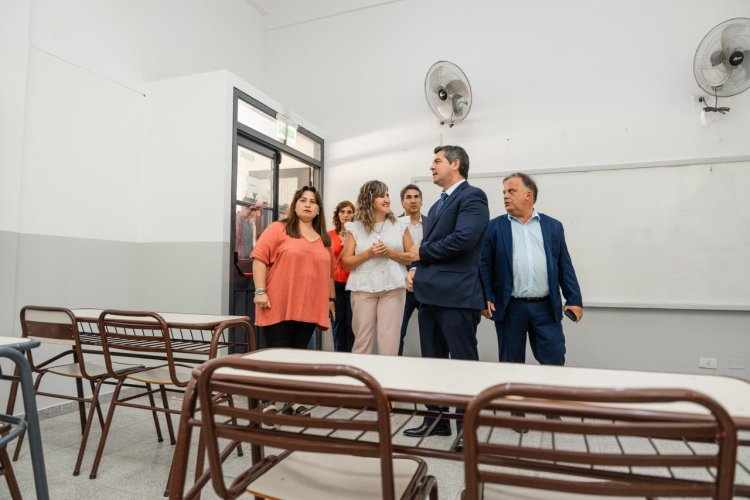 El gobernador Orrego recorrió la obra de refacción en la escuela Cecilio Ávila de Rawson
