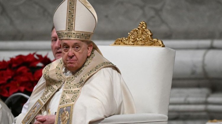 El Papa Francisco sigue en estado crítico y pasó "una buena noche"
