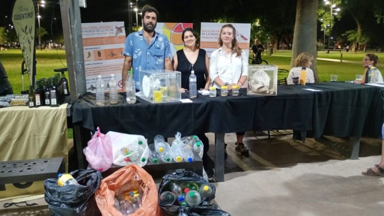 La botella mata mosca fue la atracción de la Feria Agroproductiva