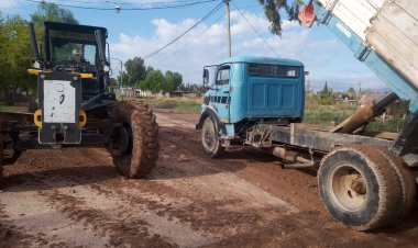 Por las intensas lluvias, el Municipio de Pocito lleva a cabo trabajos de reparación de calles y badenes