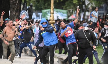Prohíben a 26 barras entrar a estadios tras la represión en la marcha de los jubilados