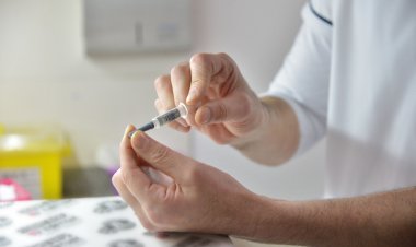 PAMI lanzó la campaña antigripal 2025: dónde aplicarse la vacuna
