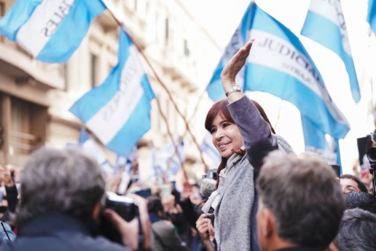 Cristina Kirchner contra Javier Milei por el nuevo acuerdo con el FMI