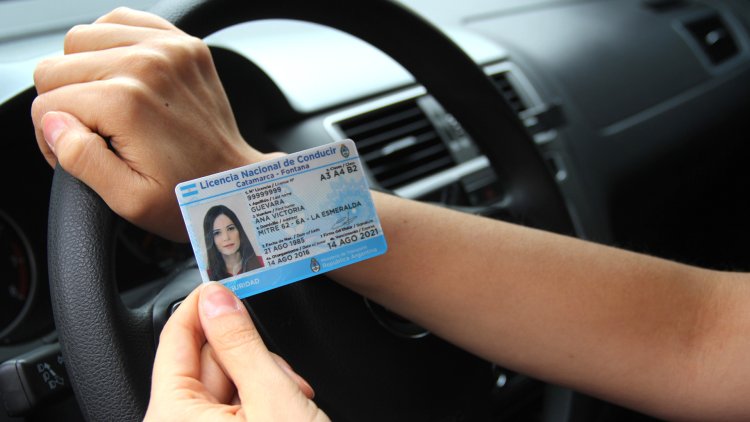 Cual es la edad límite para manejar en Argentina