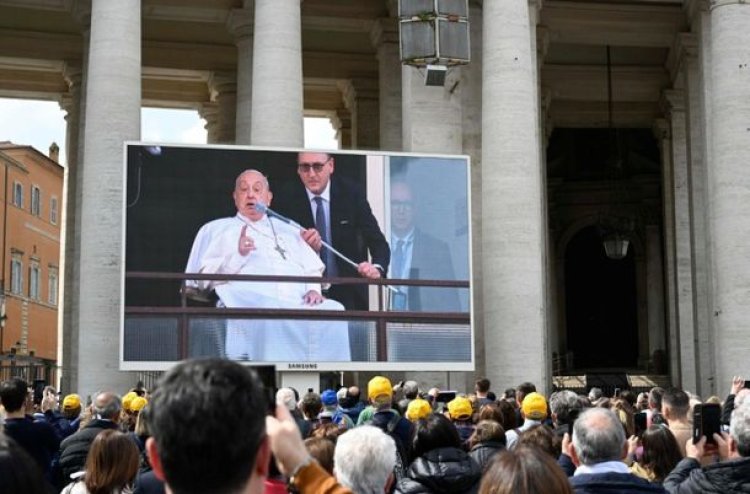 Alegría: el papa Francisco recibió el alta y reapareció en público