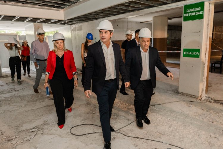 Orrego recorrió las obras de remodelación del Teatro Sarmiento