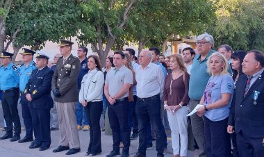 Laciar homenajeo a Veteranos Caídos de Malvinas en la plaza que lleva su nombre