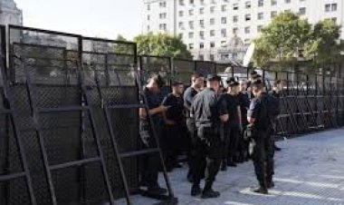 Fuerte operativo de seguridad en el Congreso por la marcha de los jubilados junto a la CGT