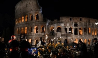 El Papa preparó las lecturas pero no pudo participar del tradicional Vía Crucis en el Coliseo