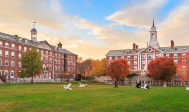 La Universidad de Harvard demanda a la Administración Trump por la congelación de fondos