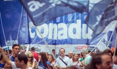 Paro de 24 horas de docentes universitarios por mejoras salariales