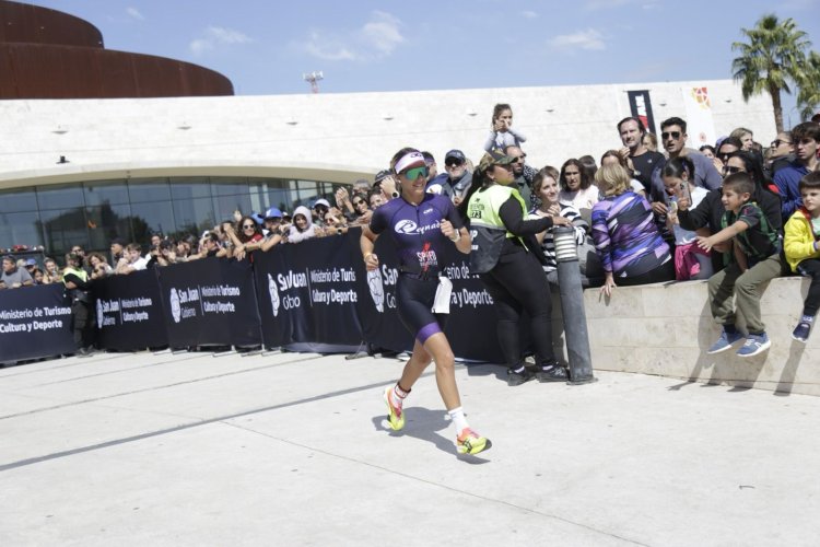 Fiesta total con el Ironman en San Juan ante una multitud