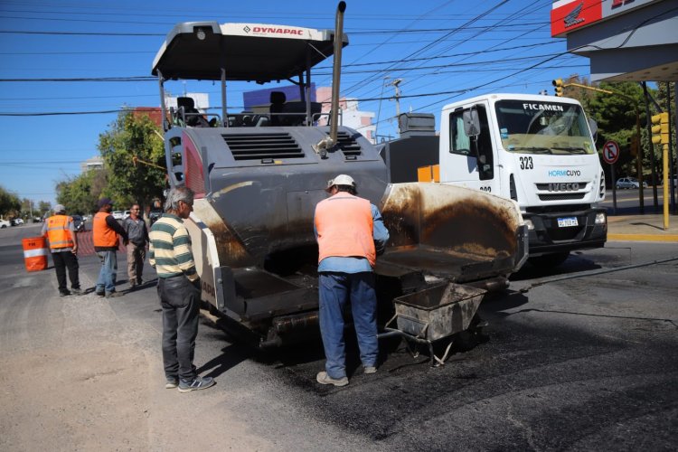 La Ciudad avanza con la repavimentación de Av. Paula A. de Sarmiento