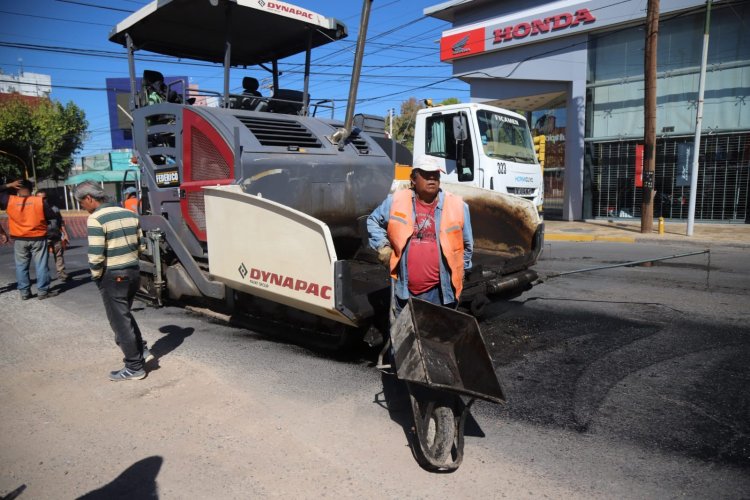 La Ciudad avanza con la repavimentación de Av. Paula A. de Sarmiento