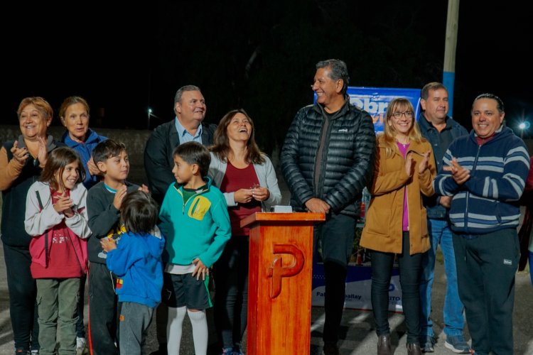 El intendente Aballay inauguró nueva iluminación en Barrio Los Teros
