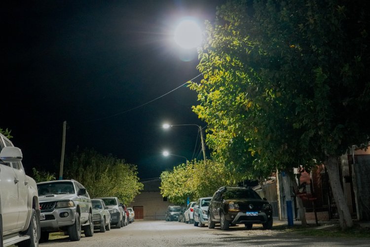 El intendente Aballay inauguró nueva iluminación en Barrio Los Teros