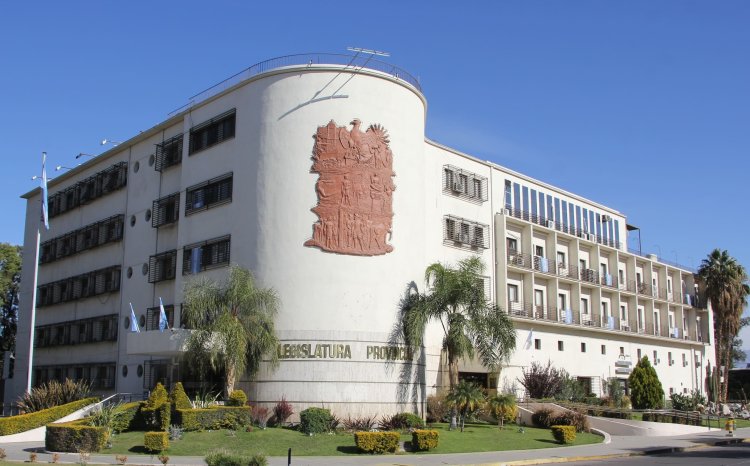 El gobernador Orrego envió a la Legislatura un proyecto para reconocer a los animales como seres sintientes