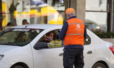 La Secretaría de Tránsito y Transporte realiza controles para verificar taxis y remises autorizados