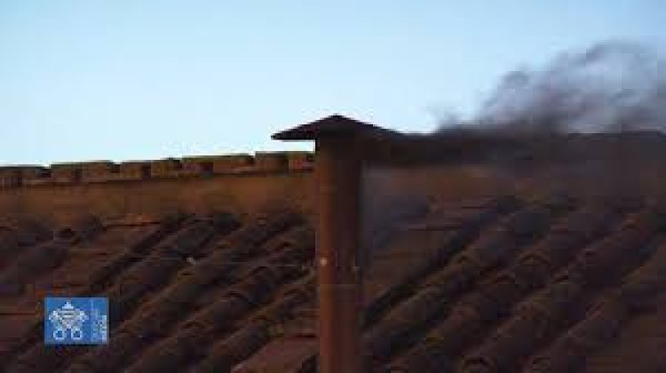 Fumata negra: no hay Papa tras la primera votación del cónclave