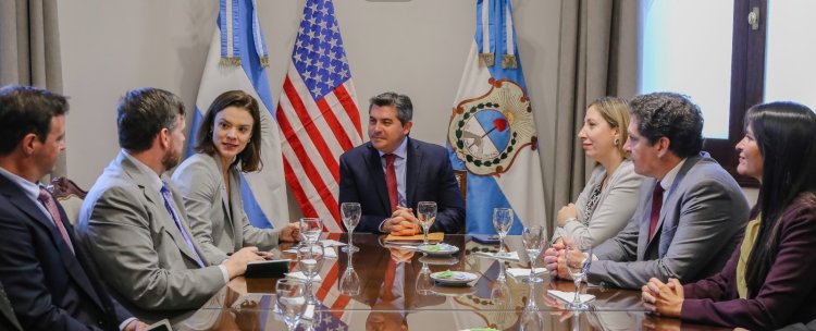 El gobernador Orrego recibió a encargada de Negocios de la Embajada de Estados Unidos en Argentina