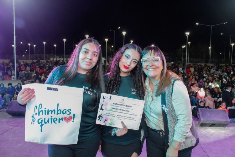 Más de 400 artistas brillaron en el Festival chimbero “Bailando con el Corazón”