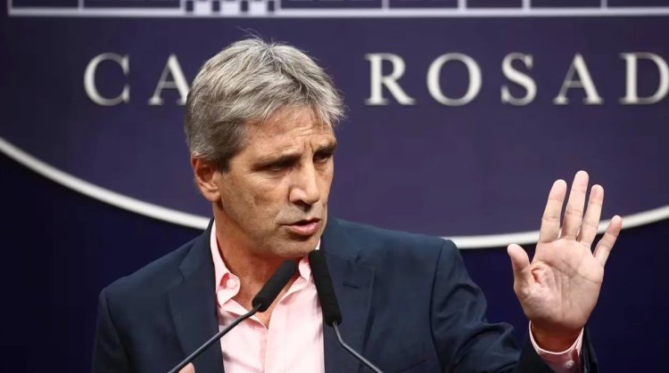Cuántos dólares tiene fuera del país el ministro Luis Caputo?