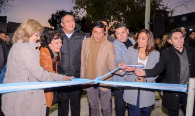 La intendenta Rosas inauguró la plazoleta que honra a la familia Strada