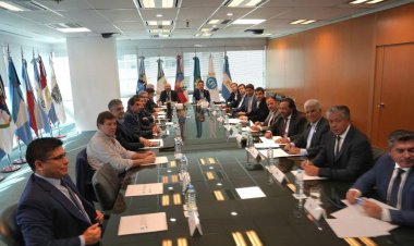 Gobernadores firman acuerdo con Nación por los "dólares del colchón"