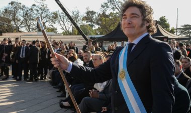 Javier Milei encabezó el acto por el Día de la Bandera