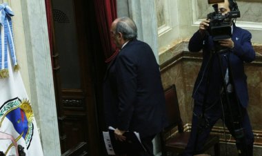 Guillermo Francos se "ofendió" y se retiró del Senado