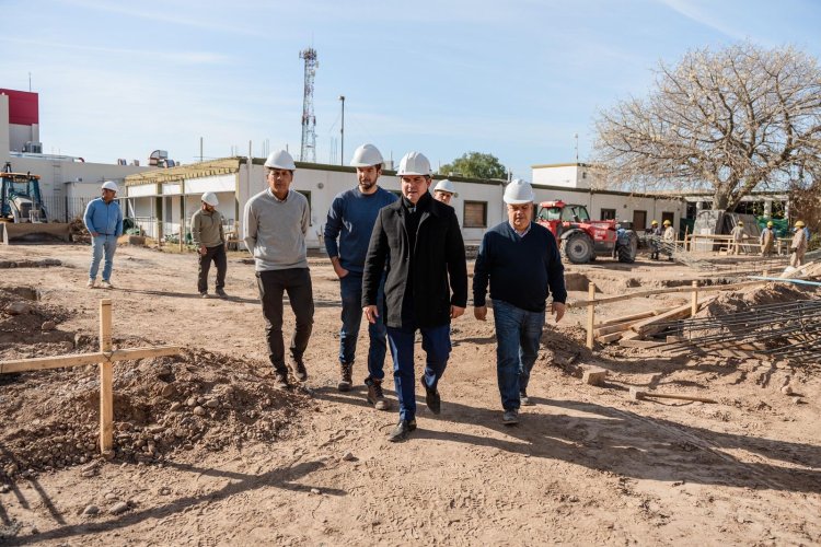 Orrego recorrió la obra del nuevo Instituto Odontológico de San Juan