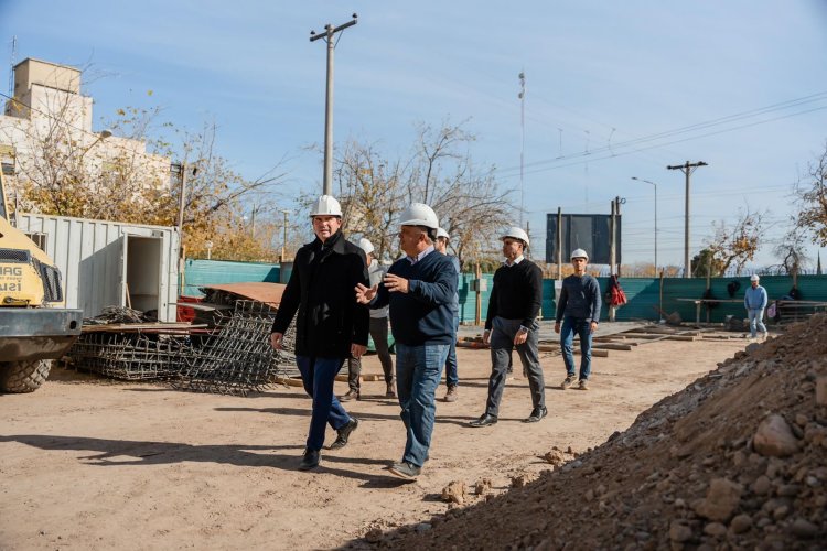 Orrego recorrió la obra del nuevo Instituto Odontológico de San Juan