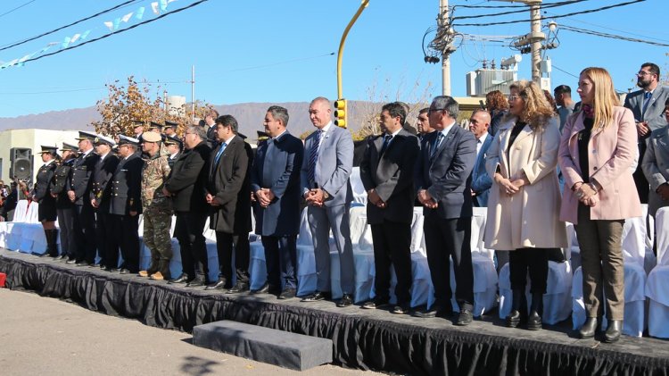 Promesa a la Bandera: unos 200 estudiantes participaron del acto central en Zonda