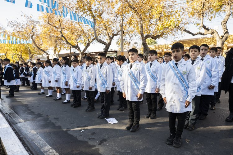 Casi 20.000 estudiantes sanjuaninos prometieron lealtad a la Bandera Argentina