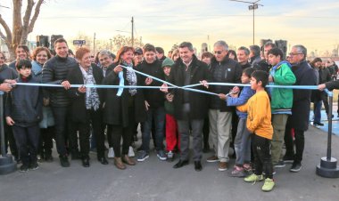 Orrego inauguró  pavimento en barrios de Santa Lucía