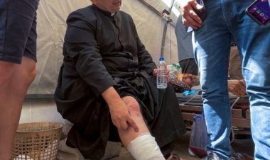 Israel bombardeó la única iglesia católica de Gaza y resultó herido el cura argentino