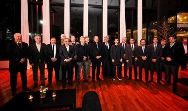 Guillermo Francos se mostró con gobernadores en la Rural