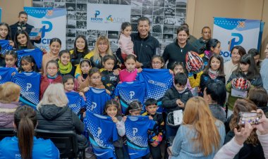 Pocito entregó camisetas a escuelas deportivas y clubes