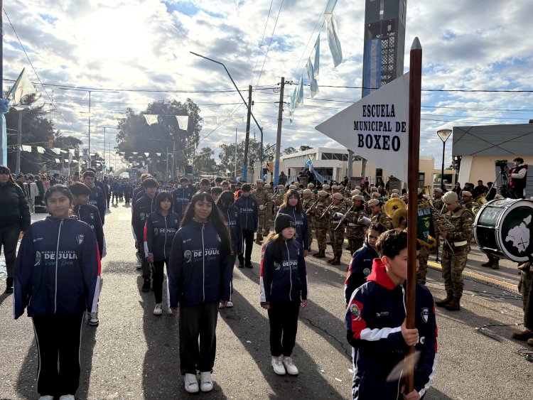 9 de Julio celebró el Día de la Independencia con un convocante desfile patrio