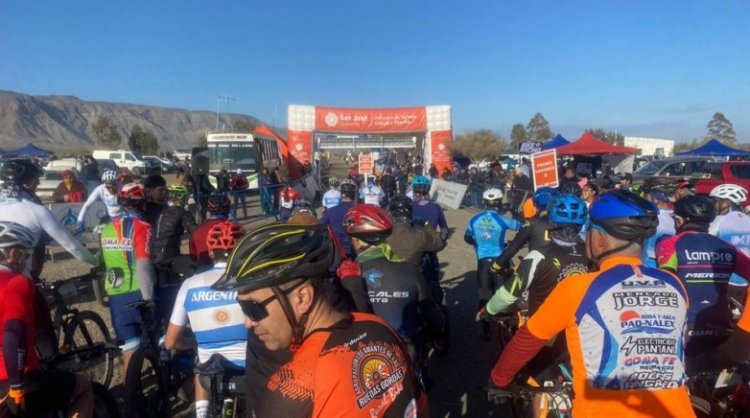 La Cacique Angaco convocó a más de 300 ciclistas en Angaco