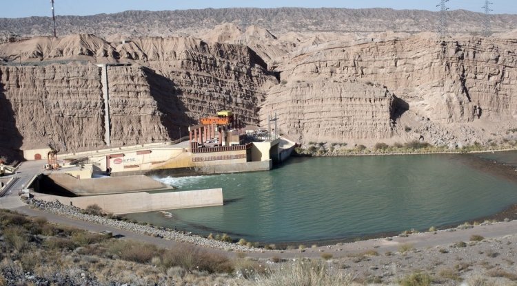 Limpieza del fondo del Dique Ullum