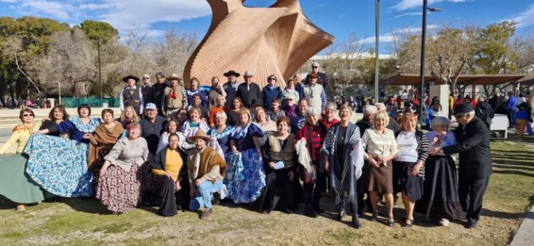 Se realizará un festejo familiar para homenajear a los abuelos