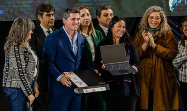 5.000 Docentes reciben  computadoras para impulsar la digitalización educativa