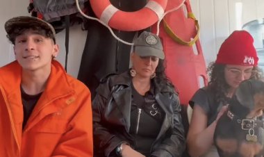 Rescatan a 3 turistas que volcaron su kayak en Punta Negra