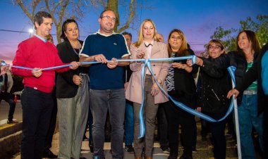 El intendente Miodowsky inauguró luminarias y obras de urbanización en el barrio Piuquén