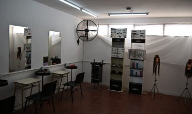 Aula de peluquería en el Servicio Penitenciario: un espacio para la capacitación